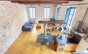 Sunny Stylish Spacious Loft In Old-Port